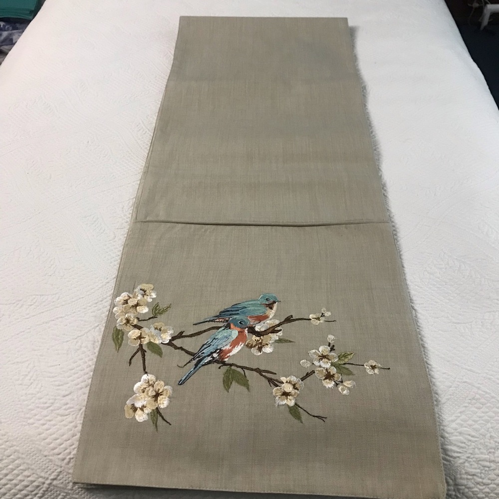 Wellesley Manor Tan Linen Table Runner with Embroidered Birds/Dogwood Tree. NWOT